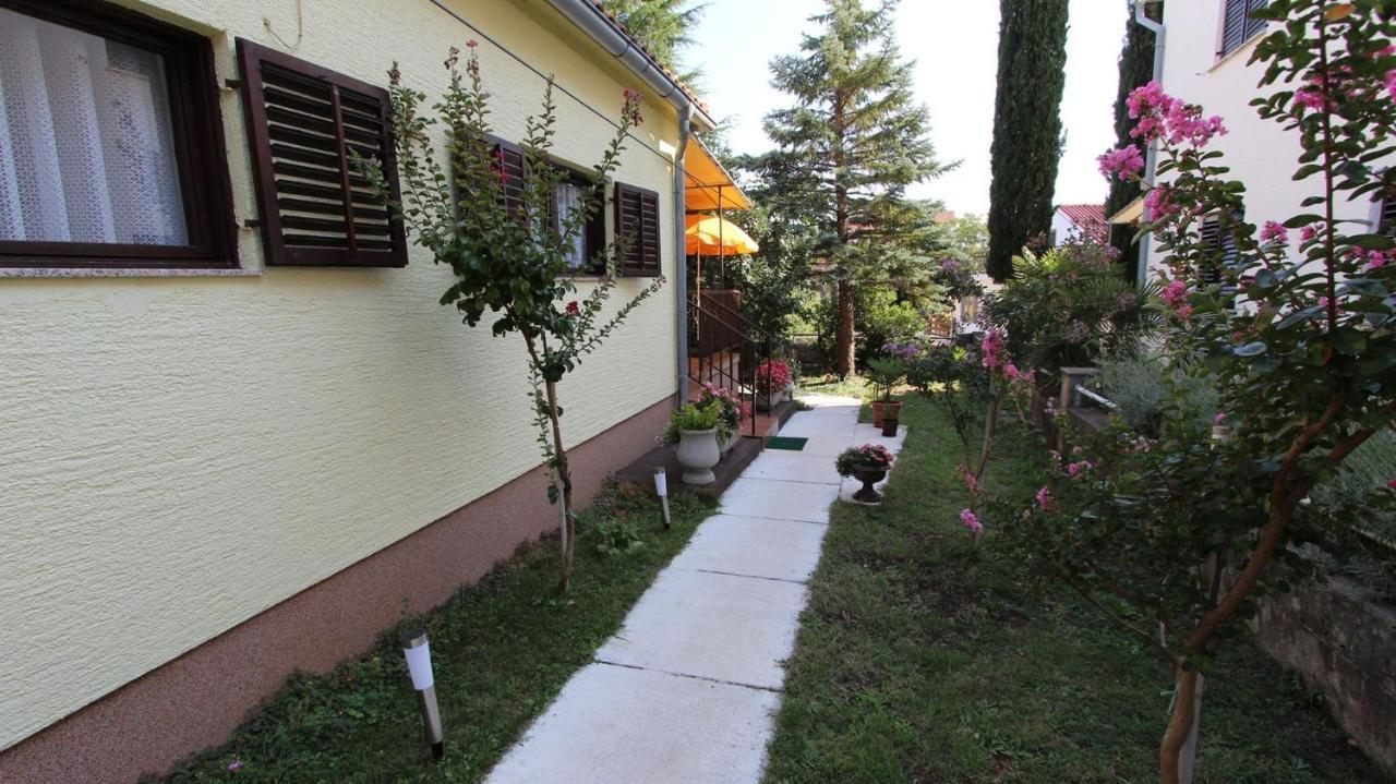 Apartments Trupec Малинска Екстериор снимка